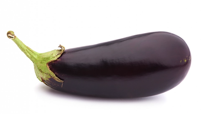 Świeże bakłażany prosto z lokalnych upraw
